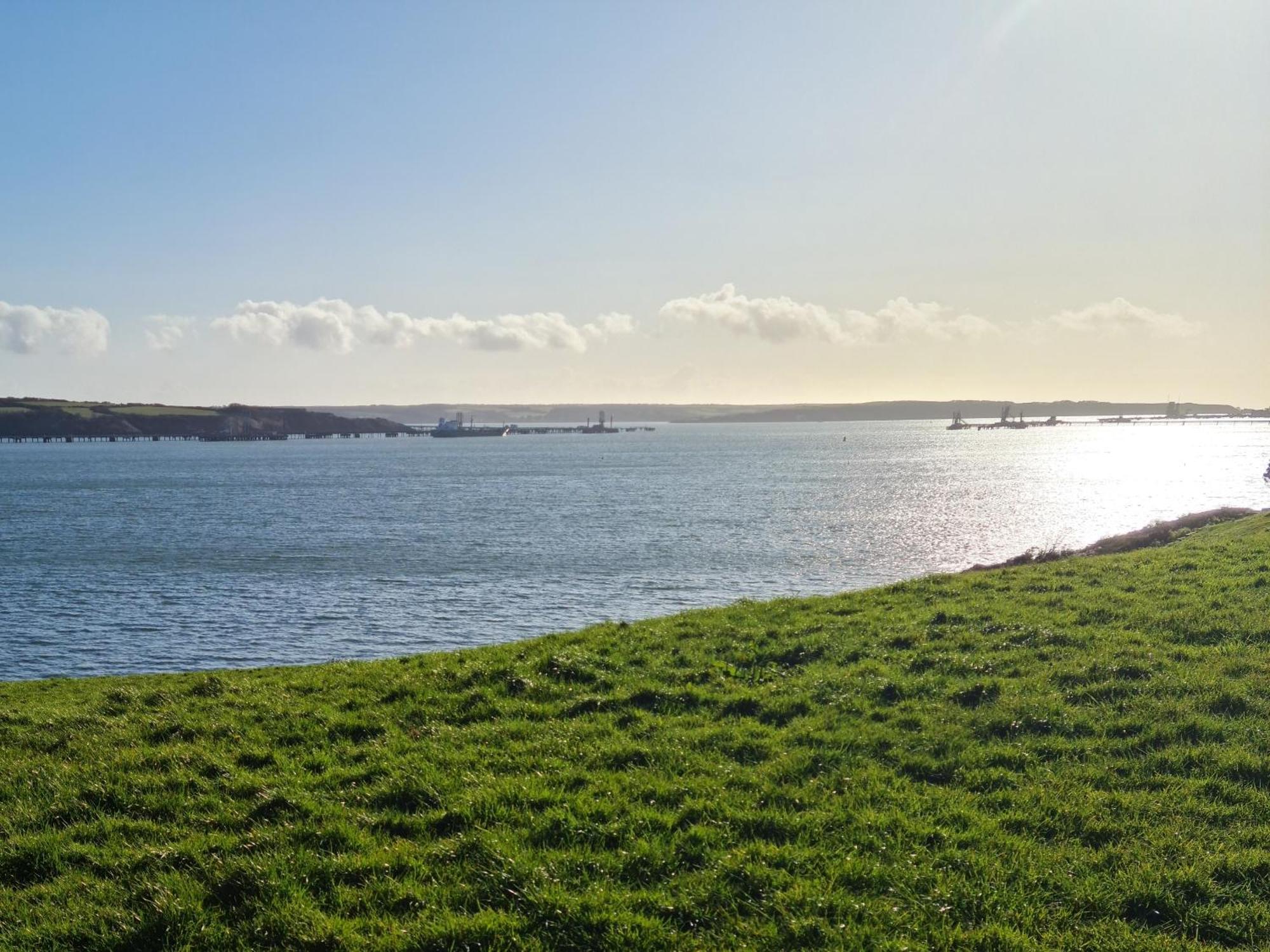 Sea View Luxury 5 Star Cottage Near Milford Marina ミルフォード・ヘブン エクステリア 写真