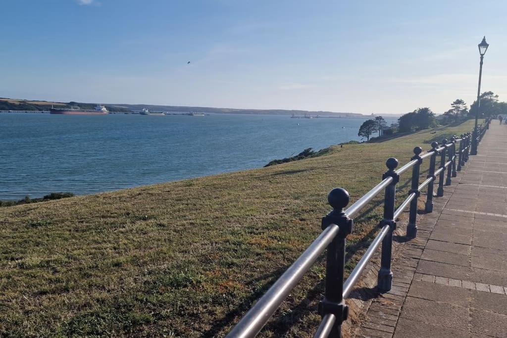 Sea View Luxury 5 Star Cottage Near Milford Marina ミルフォード・ヘブン エクステリア 写真