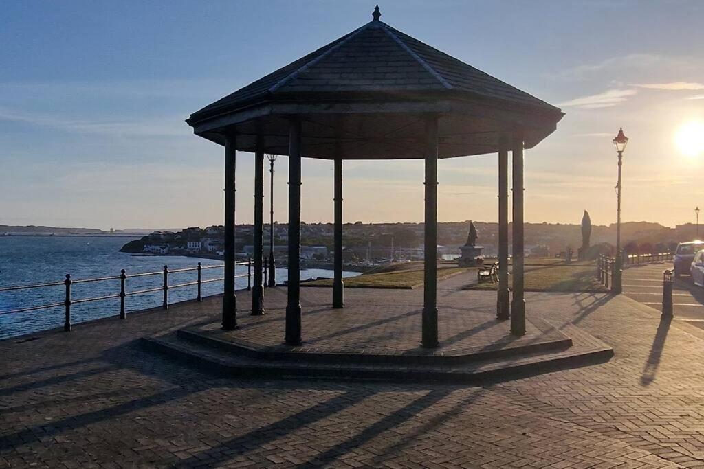 Sea View Luxury 5 Star Cottage Near Milford Marina ミルフォード・ヘブン エクステリア 写真